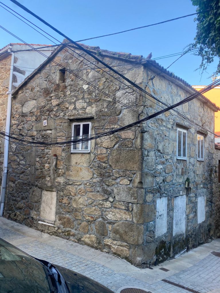 CASA DE PIEDRA EN FISTERRA EN EL CENTRO, 2 plantas, para restaurar,
